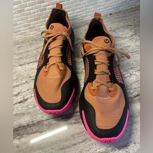 Women's Wildfeel Trail Running Shoe Color Desert Sun/Black/Raspberry Glo sz 11.5